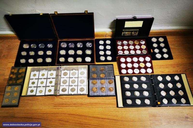 Policjanci odzyskali ponad 450 monet kolekcjonerskich i gotwk w rnych walutach
