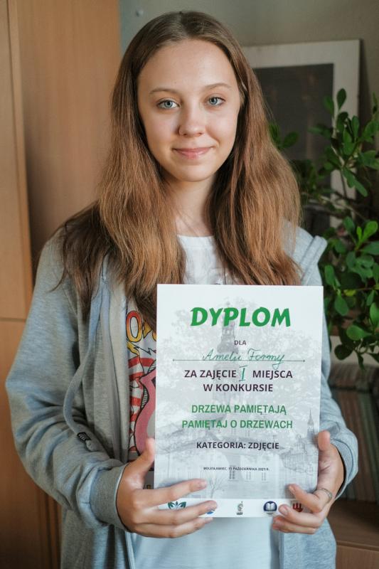 Sukces uczennicy z ZSHiU w konkursie „Drzewa pamitaj”